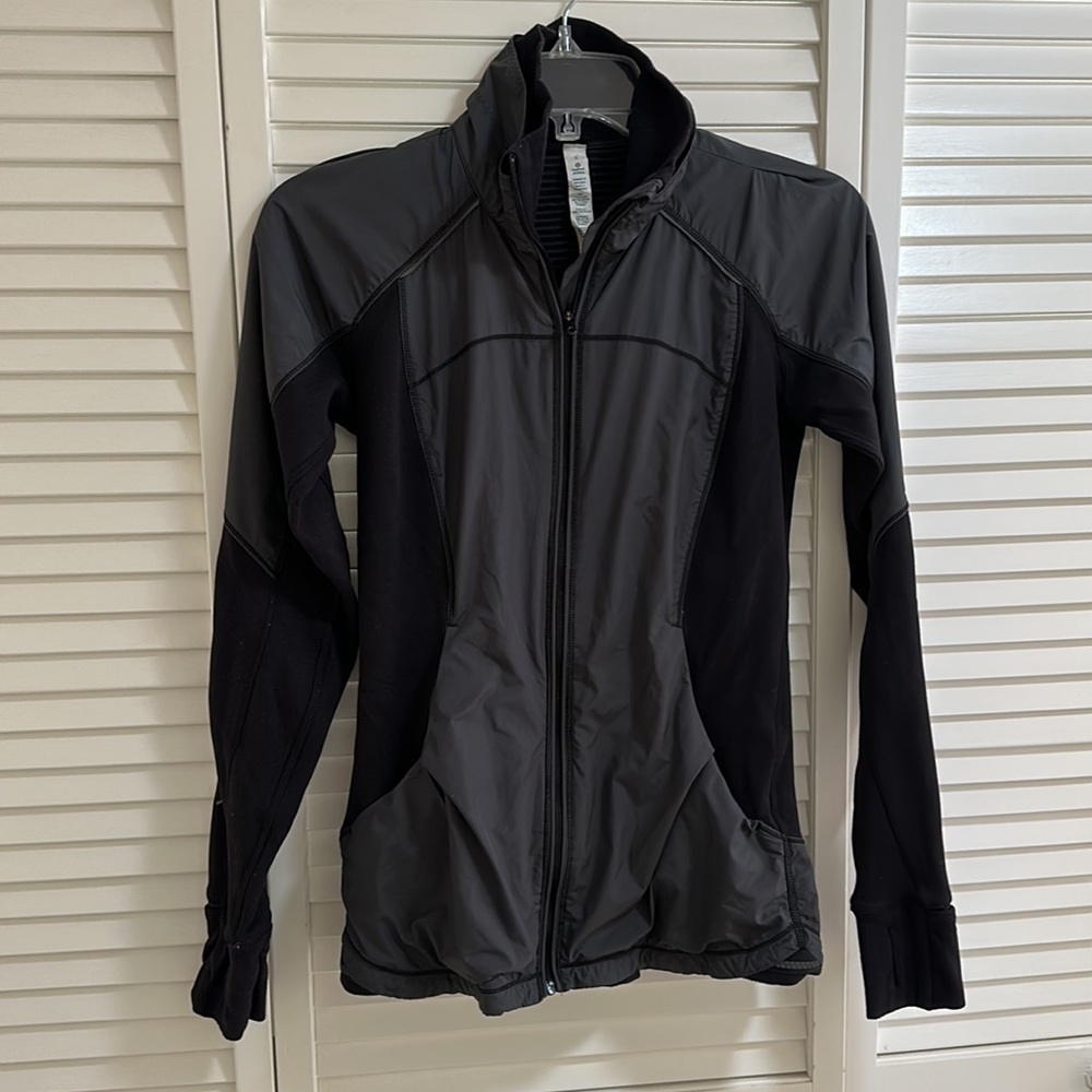 Lululemon size 4 jacket, Like new!!!!